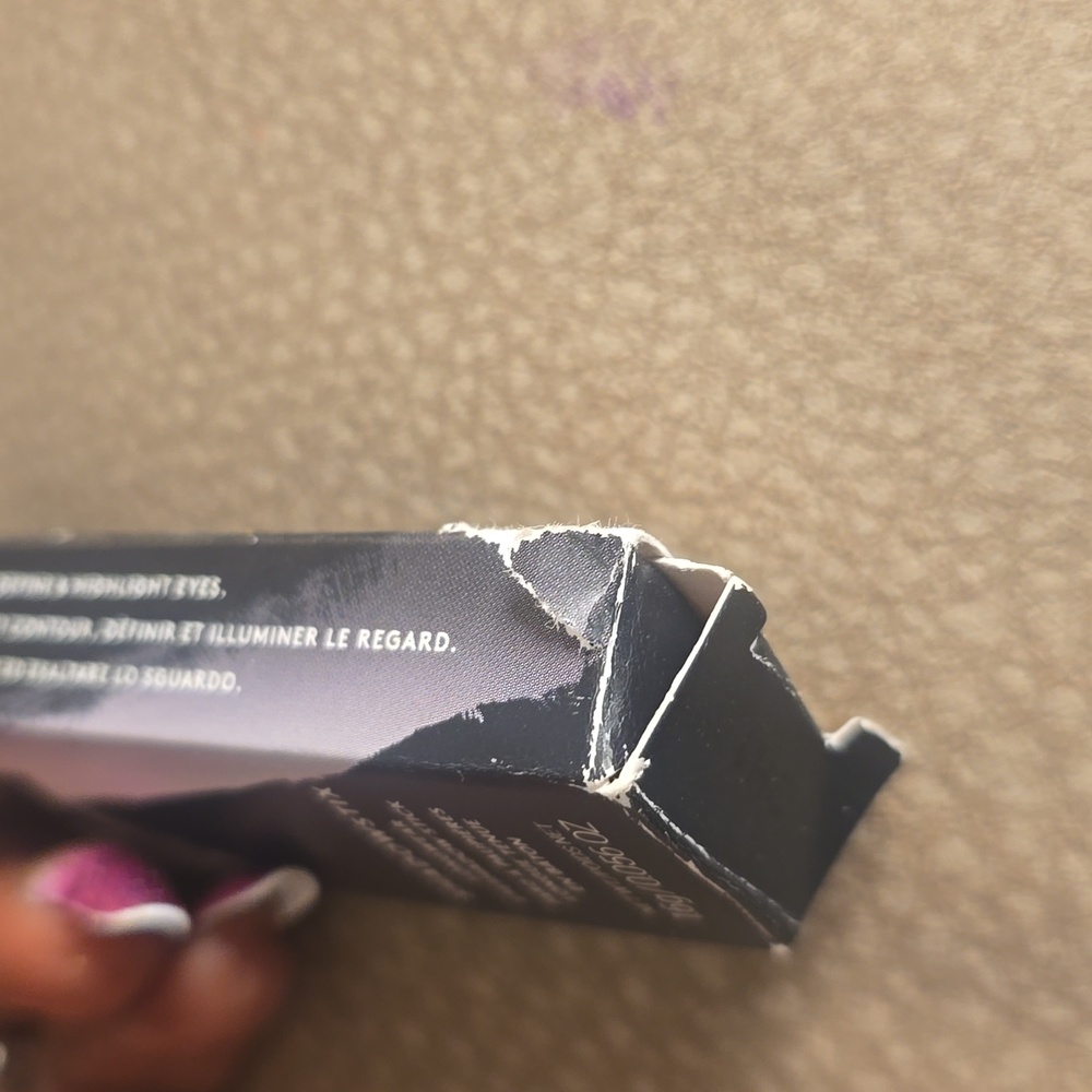 Fenty Beauty Black and Cream Packaging - Picture 4 of 4
